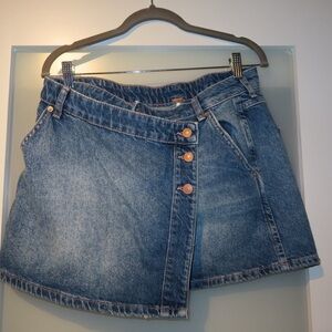 Free People Denim Button Detail Skirt - worn once size 30
